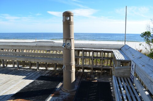 AGOSTO 4-11 ABIERTO! HERMOSOS PUESTA DEL SOL * 4to PISO * FRENTE A LA PLAYA * TRADEWINDS *