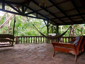 Terrace/patio - Rancho el Rio: Nature, Riverside & Farm (Monteverde)