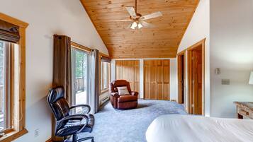 3 bedrooms, iron/ironing board, travel crib, free WiFi