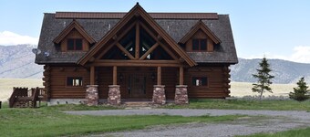 Spectaculaire blokhut / lodge 5800 m² 4 slaapkamers, 4 badkamers, 2 half bad, 20 personen