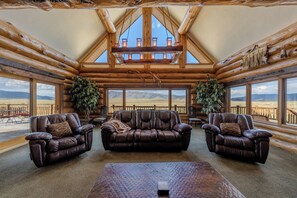 Smart TV, fireplace, DVD player, foosball - WELCOME TO FISHER POINT LODGE, SLEEPS 20, BEAUTIFUL! (Island Park)