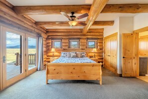 4 habitaciones, tabla de planchar con plancha y cuna de viaje