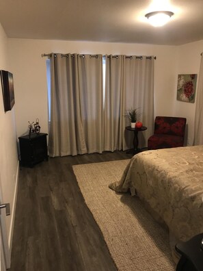 3 habitaciones, escritorio, tabla de planchar con plancha y wifi gratis 