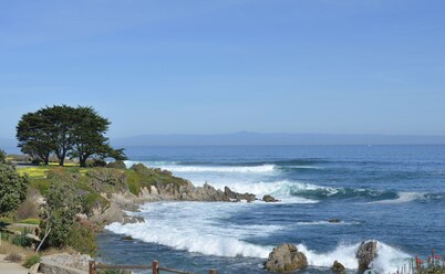 Oceanfront Home with Spectacular Views on Monterey Bay. 