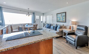 Smart TV, fireplace, books - Oceanfront Home with Spectacular Views on Monterey Bay.  (Pacific Grove)