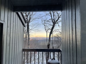 Deck - Just steps to the lifts at Beech Mountain. Get your skis & boards Ready! (Beech Mountain)