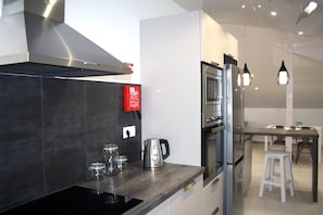 Microwave, oven, stovetop, coffee/tea maker