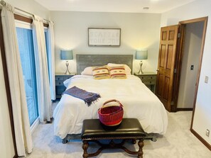 3 chambres, bureau, fer et planche à repasser, lit parapluie