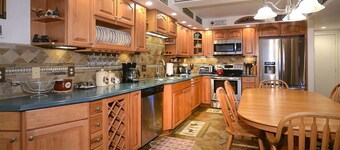 Columbine 2107 / Ski-in Ski-out Condo! Hot Tub! 20 Feet to the slopes!