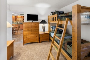 3 bedrooms, desk, iron/ironing board, WiFi