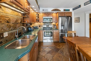 Coffee/tea maker, fridge, microwave, oven