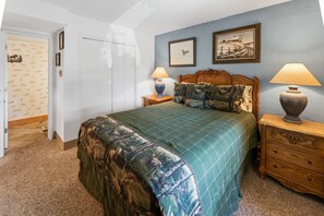 3 Schlafzimmer, Schreibtisch, Bügeleisen/Bügelbrett, WLAN