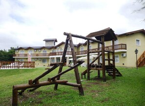 Área de juegos infantiles al aire libre