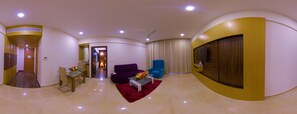 Honeymoon Suite | Living area | LED TV, fireplace