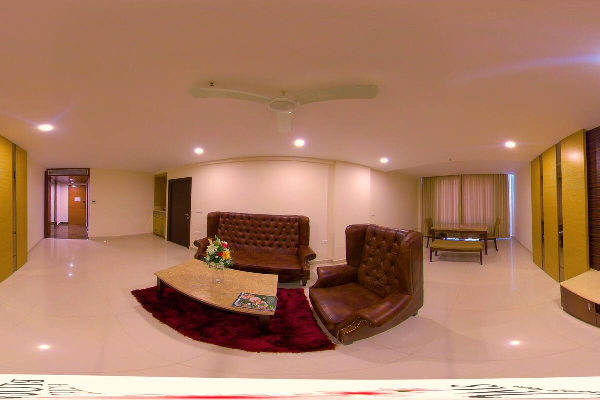 royal suite, 1 king bed, balcony, city view | living room | led tv, fireplace