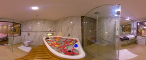 Honeymoon Suite | Bathroom
