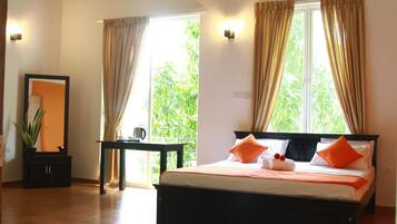 Blackout curtains, soundproofing, iron/ironing board, free WiFi