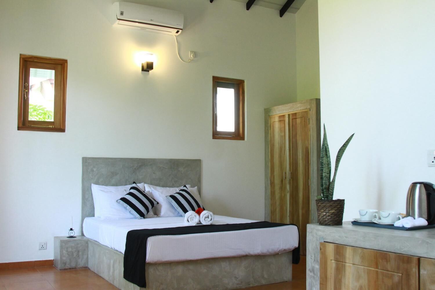 Blackout drapes, soundproofing, iron/ironing board, free WiFi