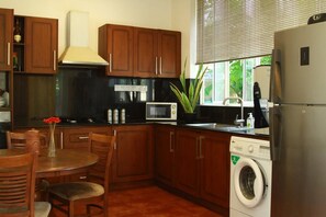 Fridge, microwave - Green Boutique Villa (Negombo)