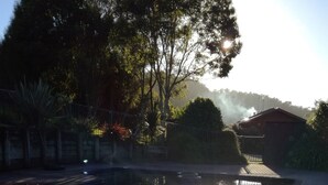 Outdoor pool - YHA Waitomo, Juno Hall (Waitomo Caves)