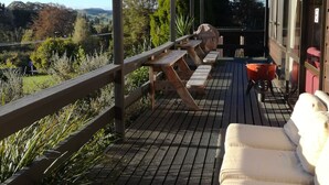 Porch - YHA Waitomo, Juno Hall (Waitomo Caves)