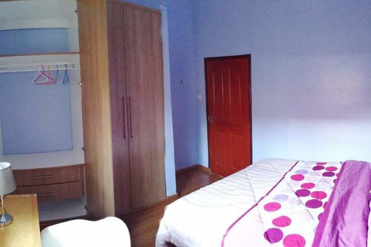 6 bedrooms, in-room safe, desk, blackout curtains