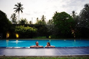 Outdoor pool - Hotel Warahena Walauwa (Bentota)