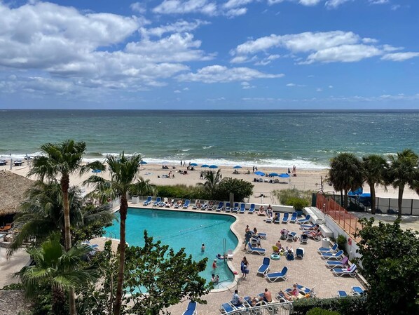 室外游泳池，恒温泳池