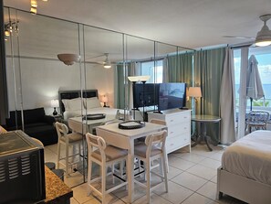 1 bedroom, desk, iron/ironing board, free WiFi - Beachfront Studio  overlooking the Atlantic Ocean (Fort Lauderdale Beach)