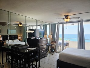 1 chambre, bureau, fer et planche à repasser, accès au Wi-Fi (inclus)