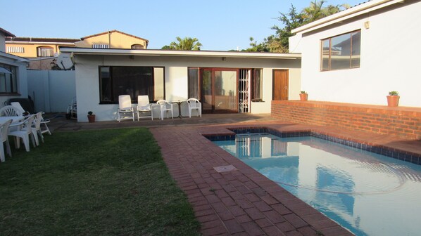 Pool - Large Outbuilding room (Bulwer)