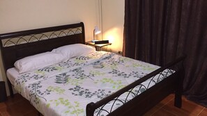 3 chambres, fer et planche à repasser, Wi-Fi, draps fournis