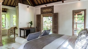 2 bedrooms, in-room safe, desk, iron/ironing board