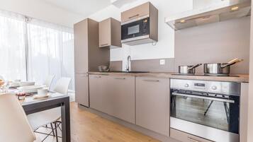 Réfrigérateur, micro-ondes, four, lave-vaisselle