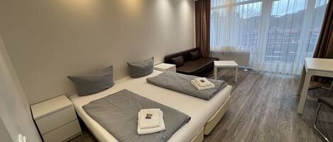 1 Schlafzimmer, Schreibtisch, Internetzugang, Bettwäsche