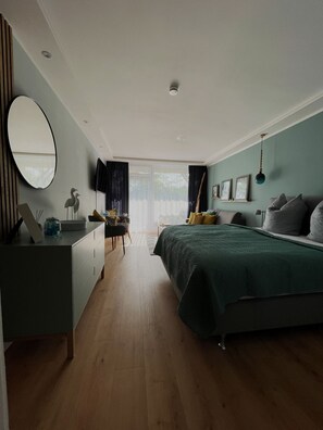 1 室のベッドルーム、デスク、インターネット、ベッドシーツ