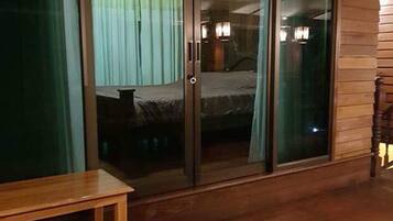 Rollaway beds, free WiFi