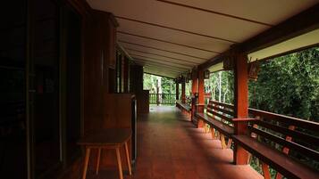 Baan Kiengnam | Terrace/patio