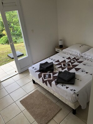 3 chambres, fer et planche à repasser, Wi-Fi, draps fournis