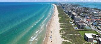 Découvrez les dates à prix réduits. Famille convivial condo accès à la plage avec 2