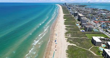 Fun Family Condo on the Beach next to Heated Pools!