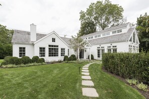 Exterior - Stunning Hampton Holiday Family Fantasy for your Team  (East Hampton)