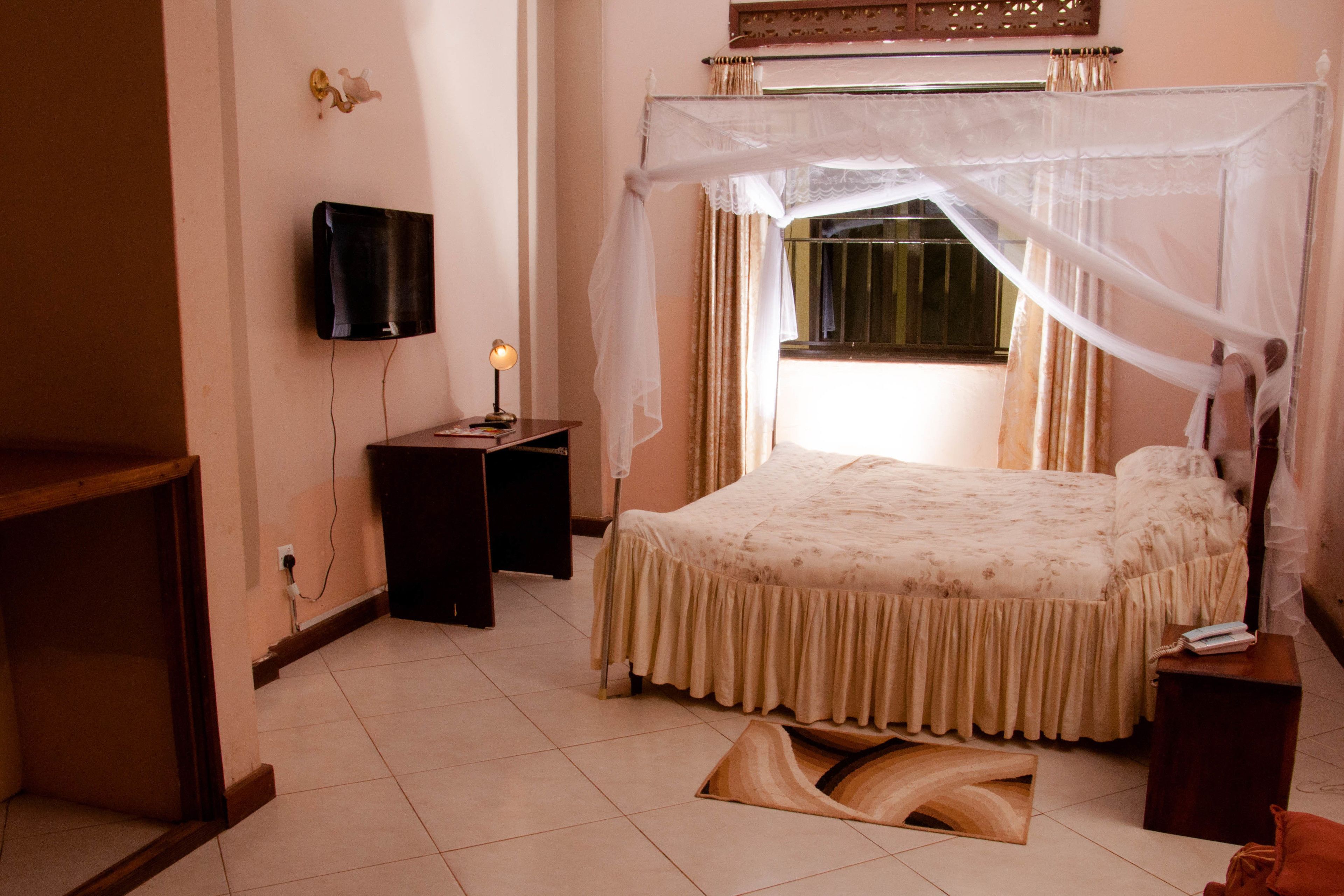 Yhden hengen deluxe-huone, 1 keskisuuri parisänky, esteetön, tupakointi kielletty | Ilmainen Wi-Fi