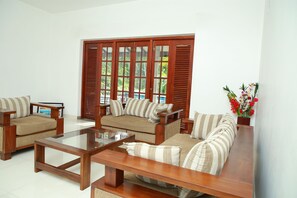 Dining - Angel of Galle (Akmeemana)