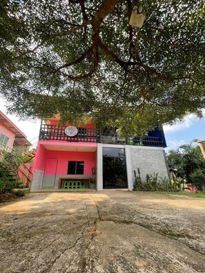 Fachada de la propiedad