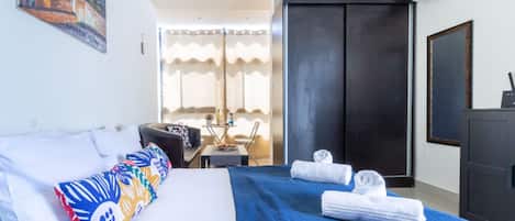 Premium Penthouse | Living area | Flat-screen TV