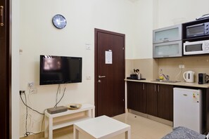 Apartament Deluxe, 1 llit de matrimoni i sofà llit, no fumadors, frigorífic i microones | Cuina privada | Frigorífic, microones, placa de cuina i cafetera exprés