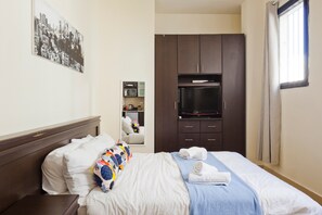 Deluxe Studio Suite, 1 Bedroom, Non Smoking, Kitchen | Living area | 32-cm flat-screen TV with satellite channels, TV - NHE Rothschild's Corner (Tel Aviv)