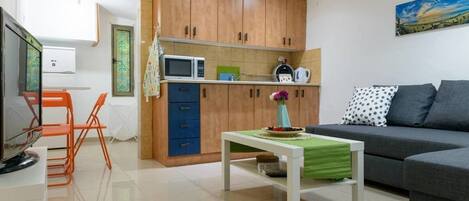 City Apartment, 1 Queen Bed, Non Smoking | Room amenity