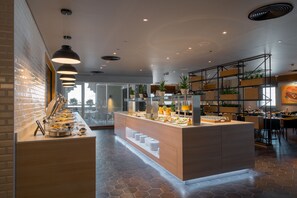 Daily English breakfast for a fee